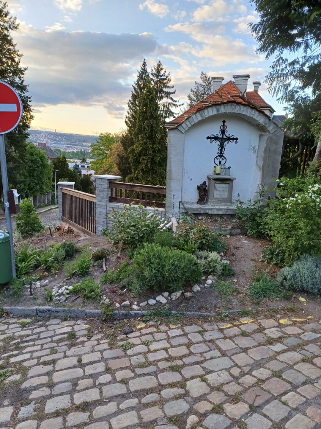 Oprava plotu a kaple
